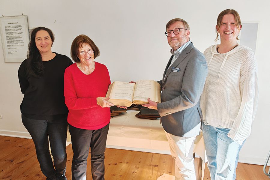 Tdf. übergibt Reichsgesetztesblätter an Gedenkstätte