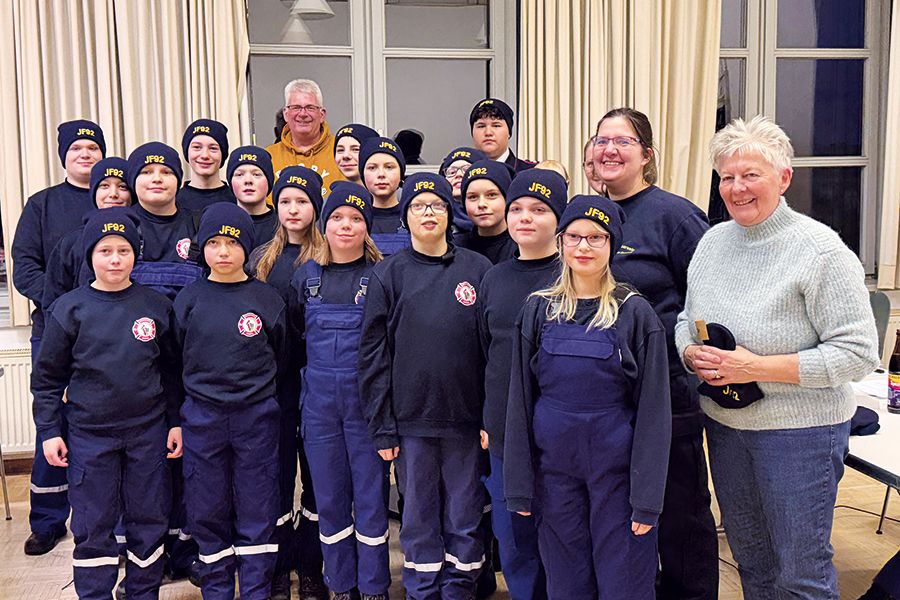 Wintermützen für Bad Schwartaus Jugendfeuerwehr