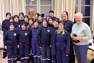 Wintermützen für Bad Schwartaus Jugendfeuerwehr