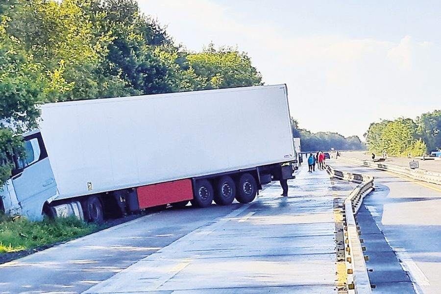 Lkw blockierte die BAB1 stundenlang