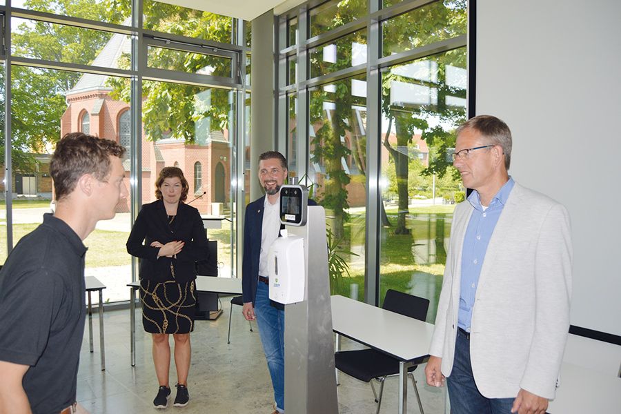 Neuartiger Fieber-Scanner entscheidet über Zutritt in Stockelsdorfer Rathaus